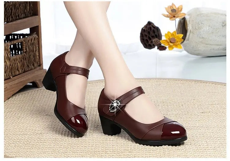 Round Women's Shoes – Genuine Leather with Soft Sole for Ultimate Comfort